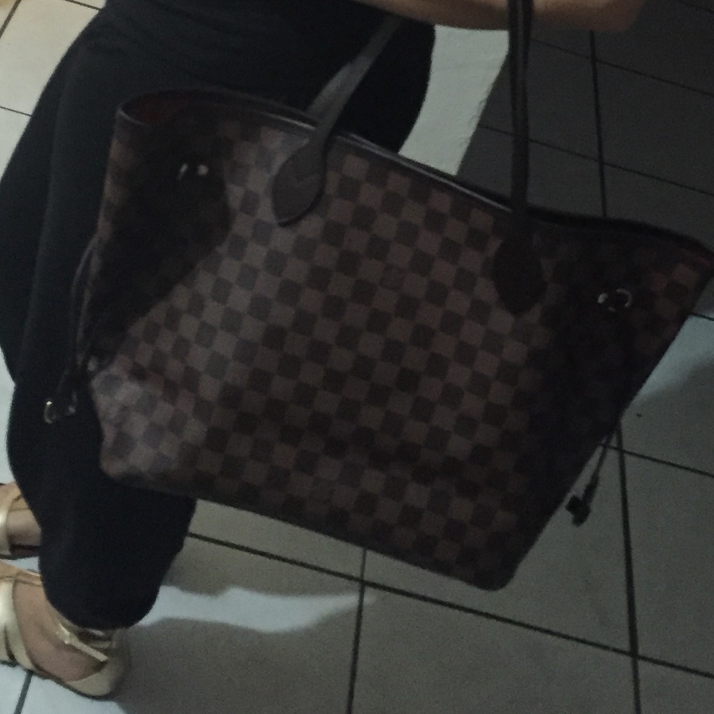 Louis Vuitton never full medium